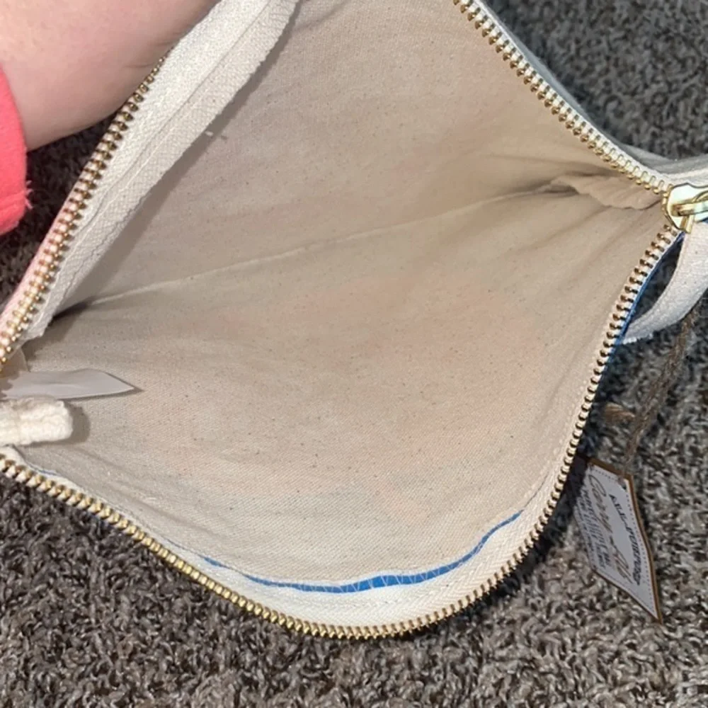 5/$30 🎈 Teachers are awesome‎ carry all pouch